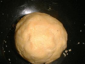  et travailler la pate pour former une boule que vous laisserez reposer 1 heure