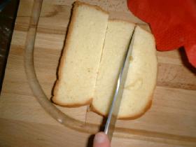 couper les tartines de brioche en carrés( toaster les tartines selon gout )