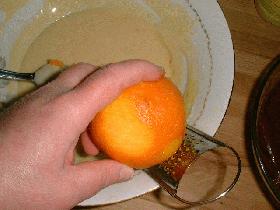 dans la deuxième, râper un zeste d'orange