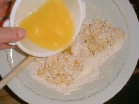 mélanger et incorporer le beurre fondu