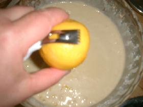 laver l'orange et la sécher avant d'en prélever le zeste
