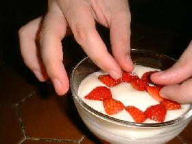 puis une couche de fraises  au sucre
