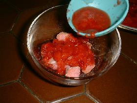 ajouter le coulis de fraises au limoncello