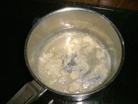 Dans une casserole,faire suer l'échalote dans 20g de beurre