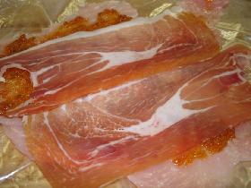 couvrir d'une ou 2 tranches de jambon serrano ( selon la grandeur de l'escalope )