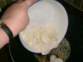 faire fondre le beurre et ajouter les oignons