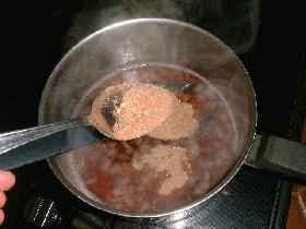 ajouter les 4 cuillers de fond de veau et mélanger