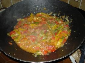 y ajouter les tomates coupées en dés et l'ail