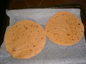 disposer les tortillas sur la plaque du four recouverte de papier cuisson